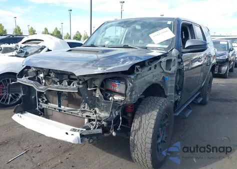 2020 Toyota 4Runner Trd Pro z USA, uszkodzony, nr VIN JTEBU5JR3L5826741